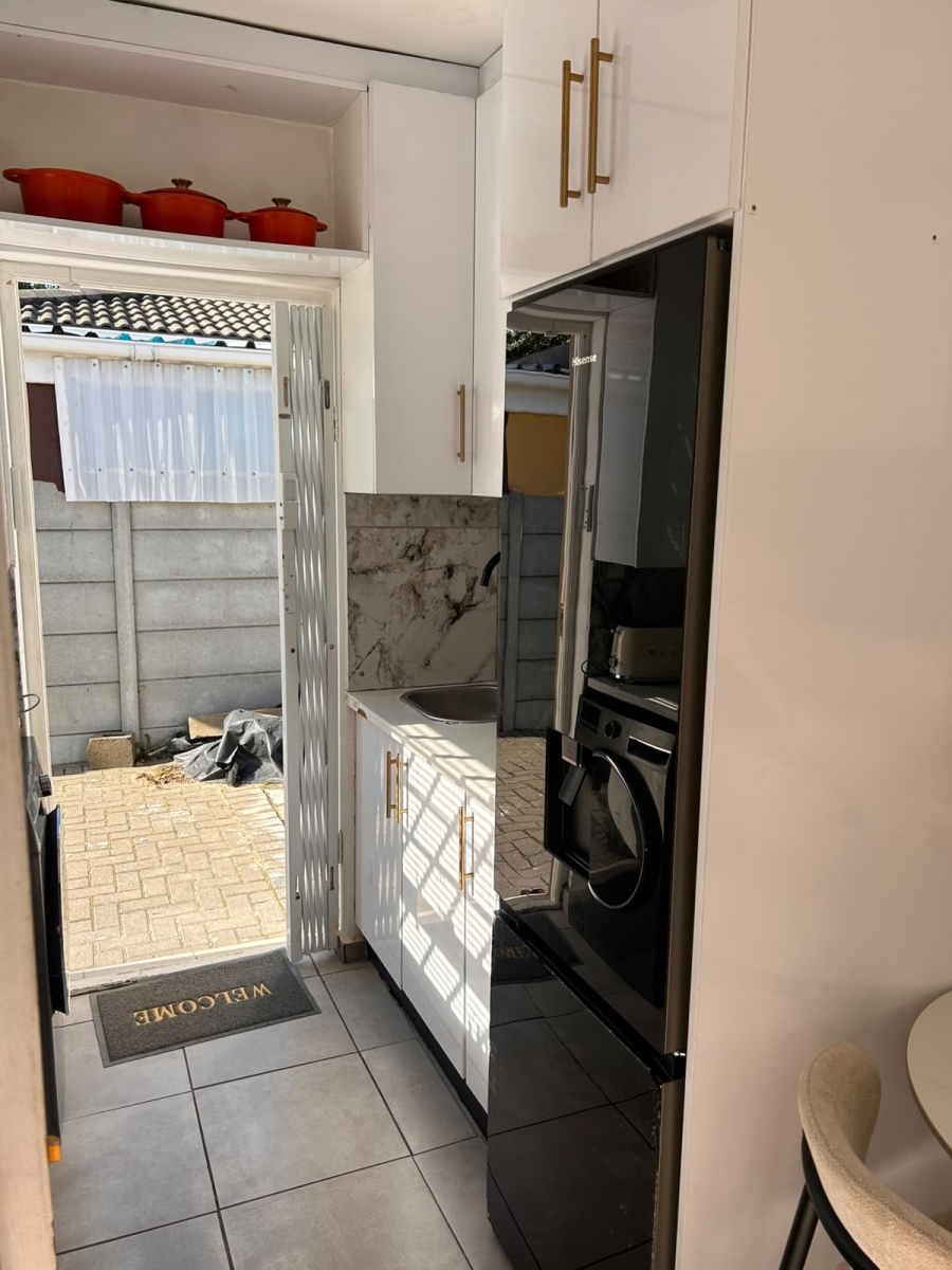 To Let 2 Bedroom Property for Rent in The Connifers Western Cape